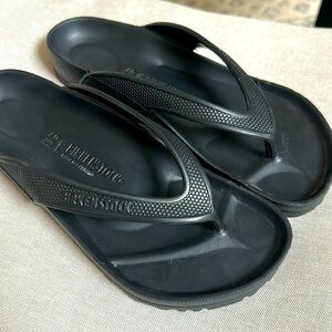 *NEW* Birkenstock women’s 40 US 9-9.5 Honolulu Flip Flops Sandals EVA black